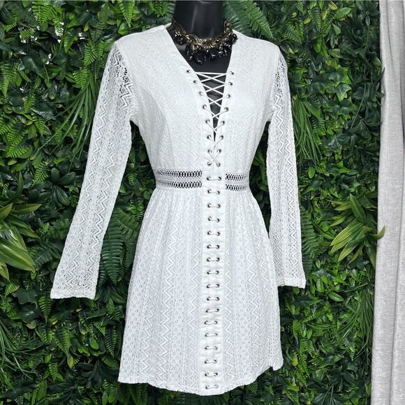 BARDOT Dress Women Small White Bohemian Lace Up Fit Flare Gigi 2158 - Picture 8 of 10